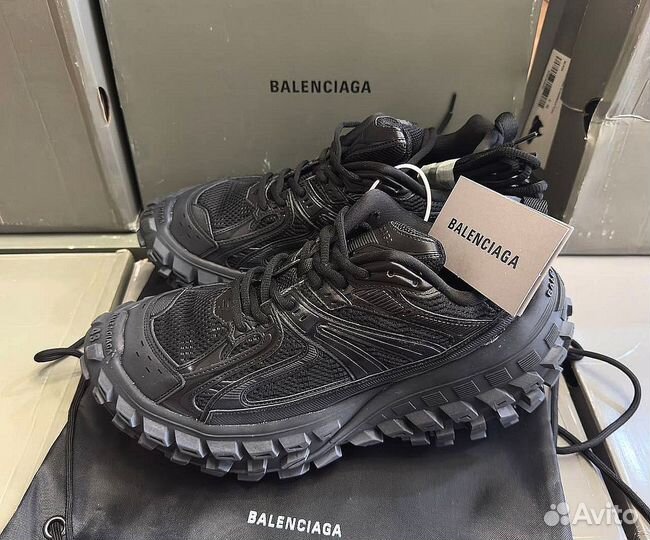 Balenciaga defender