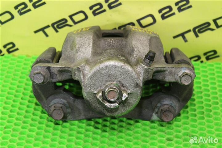 Суппорт тормозной передний правый Honda Vezel RU4