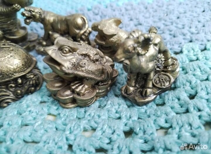 8 денежных фигурок