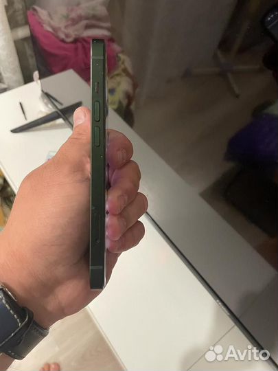 Телефон iPhone 13