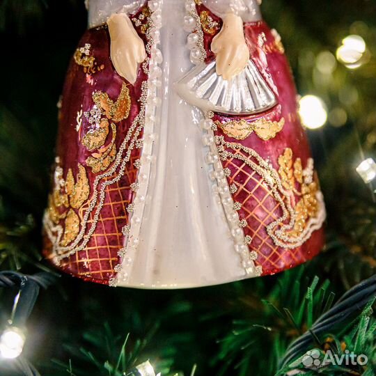 Стеклянная елочная игрушка Леди Дама в малиновом