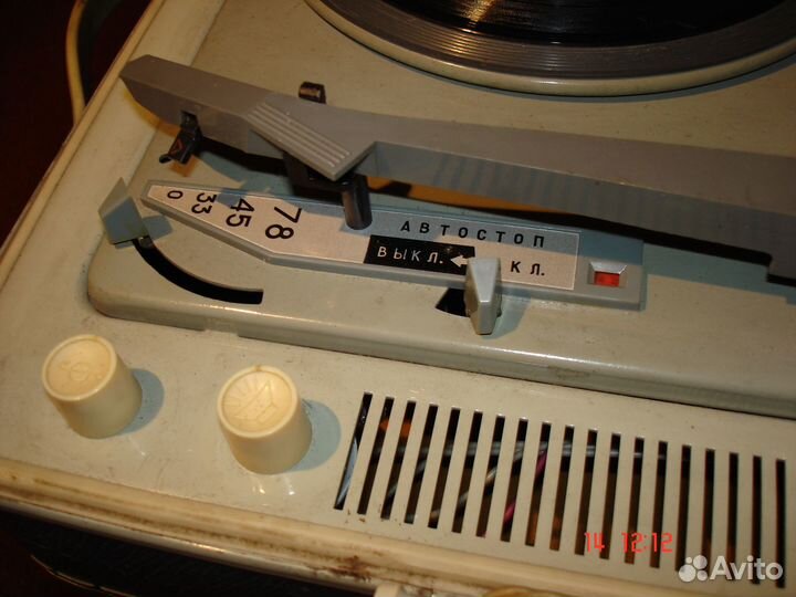 Проигрыватель виниловых пластинок 