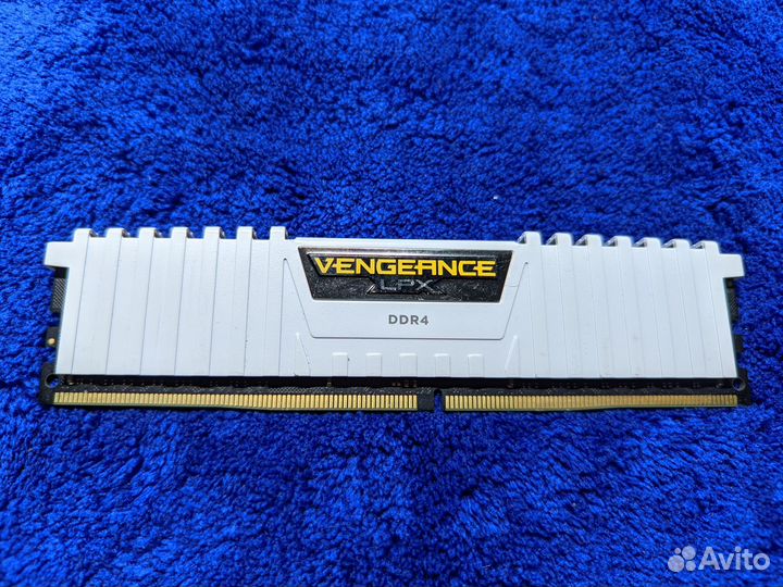 Corsair Vengeance LPX CMK32GX4M2B3200C16W