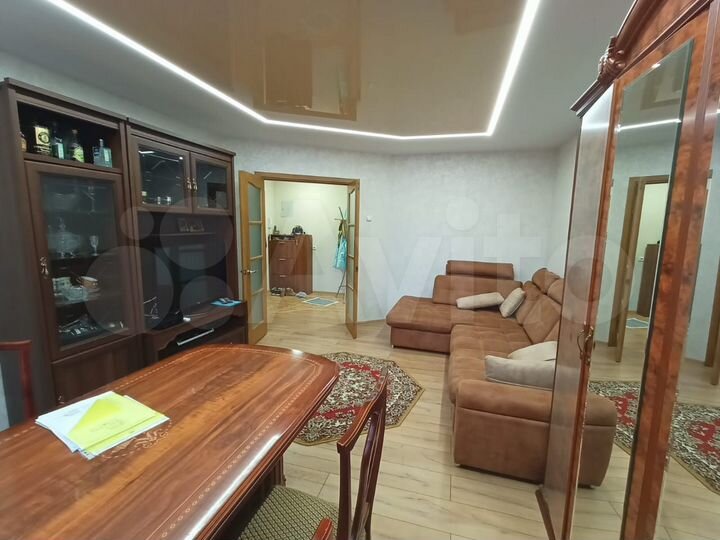 3-к. квартира, 90 м², 8/8 эт.