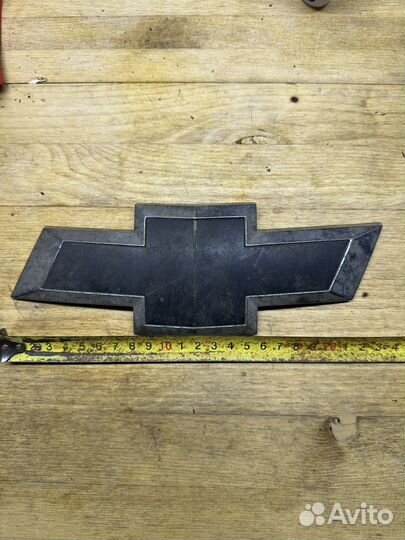 Эмблема (значек) toyota и chevrolet