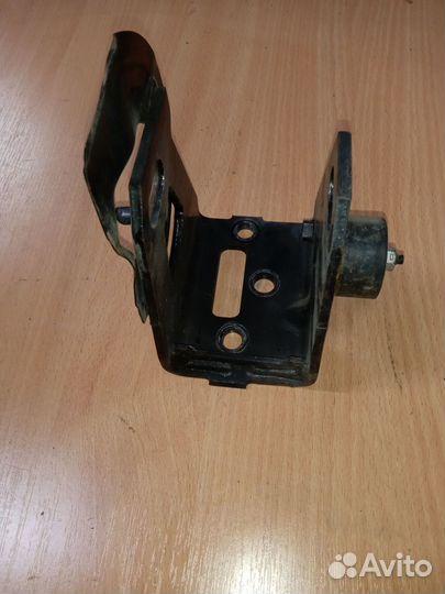 Toyota RAV4 (XA30) lll кронштейн кпп