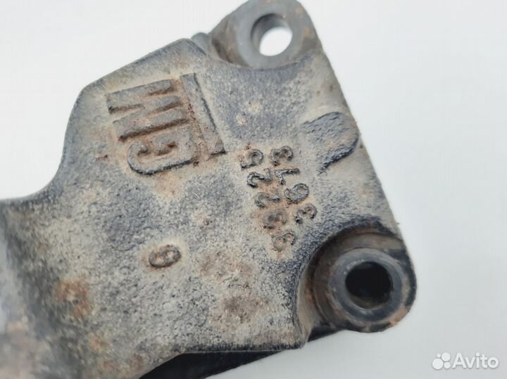 Кронштейн двигателя правый Opel Astra H