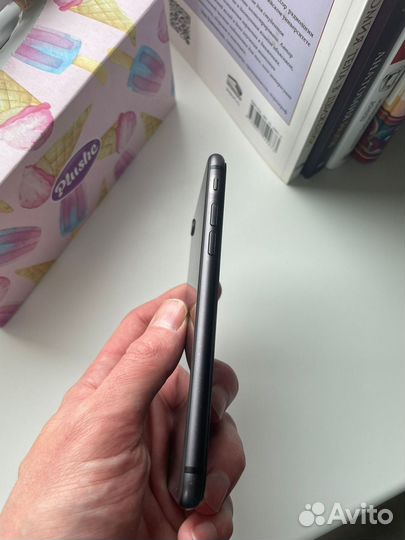 iPhone 8, 64 ГБ