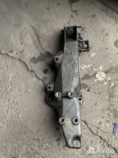 Кронштеин опоры двигателя bmw 3 e36