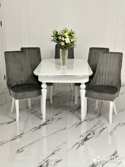 Стол и стулья новые