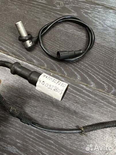 Передний датчик abs audi a8 d2 4D0927803