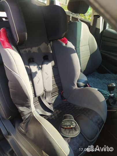 Кресло для ребенка в машину