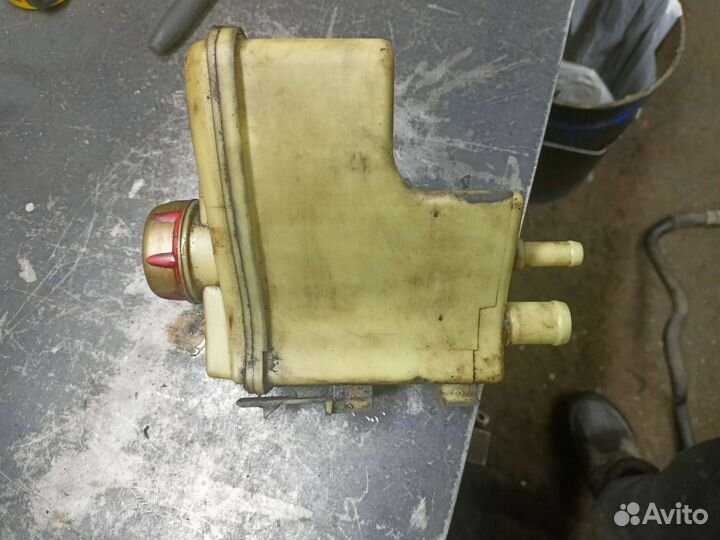 Бачок гура renault symbol, clio 1