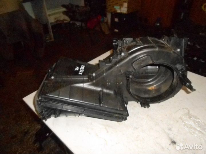 Корпус вентилятора отопителя (Audi A6)
