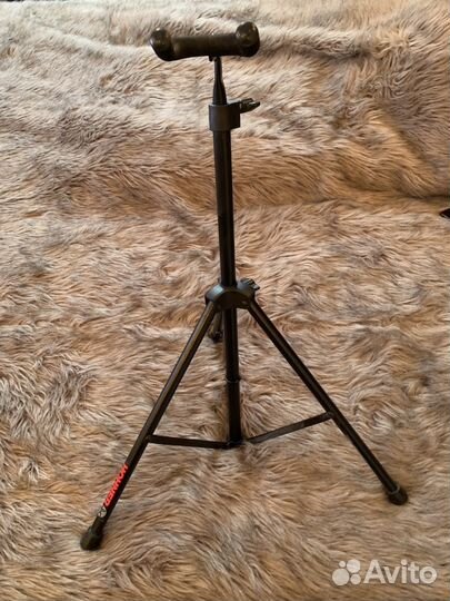 Подставка для гитары