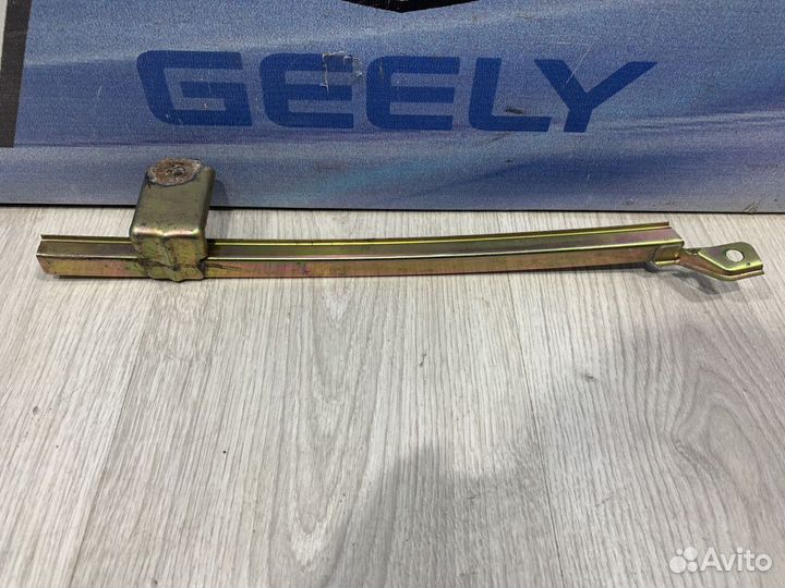 Направляющая стекла Geely emgrand X7 Прав