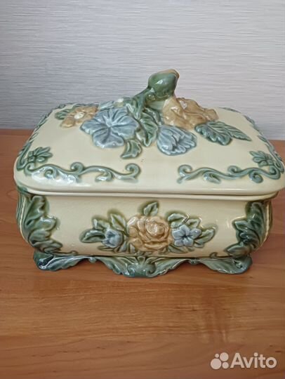 Керамическая шкатулка