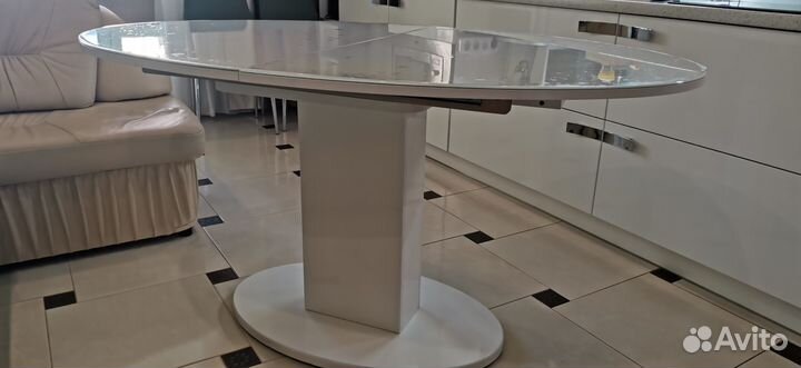 Продам б/у стол овальный