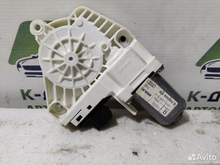 Audi Q7 задний правый Audi Q7 легковой универсал 4