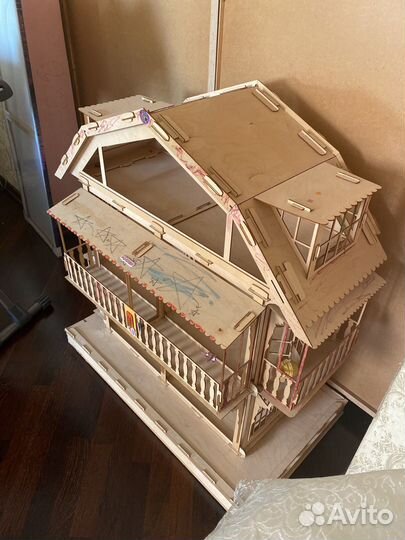 Большой кукольный домик