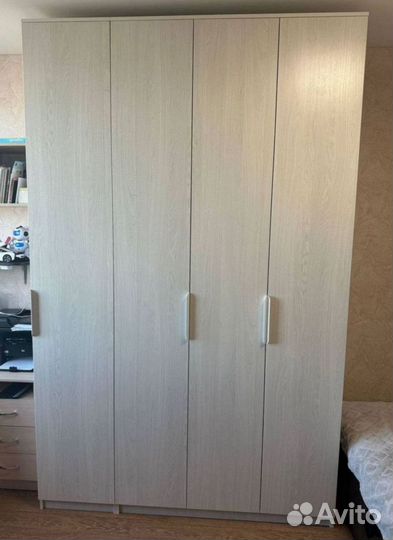 Шкаф распашной 2 х створчатый