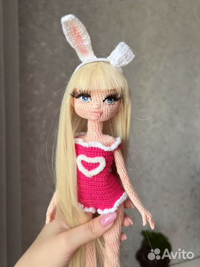 Вязаная каркасная кукла