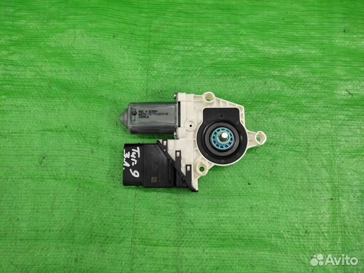Мотор стеклоподъемника зад. лев. VW Tiguan 11-16
