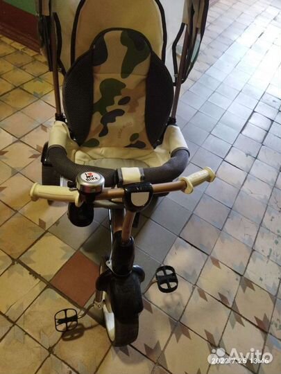 Детский трехколесный велосипед с ручкой