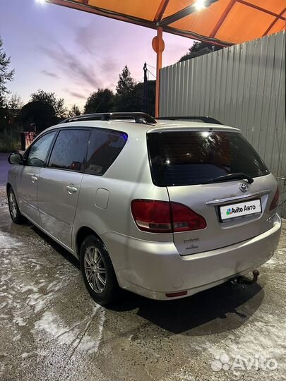 Toyota Avensis Verso 2.0 МТ, 2002, 300 000 км