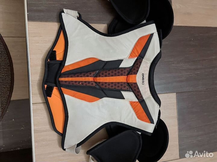 Шлем, нагрудник, визор