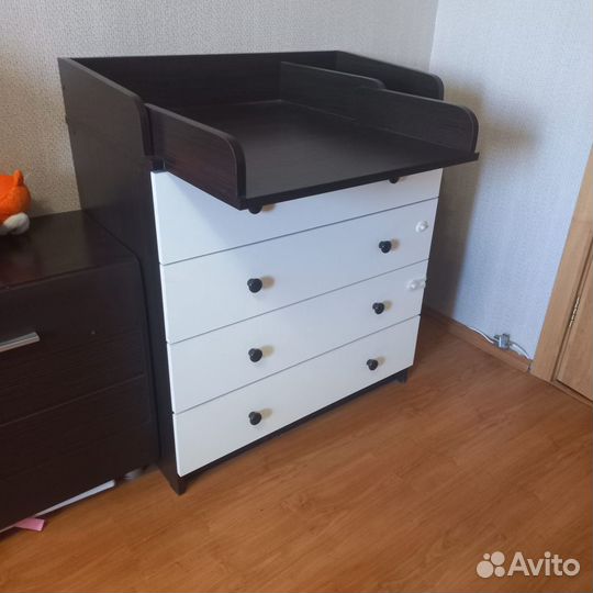 Детская кровать с ящиками и комод