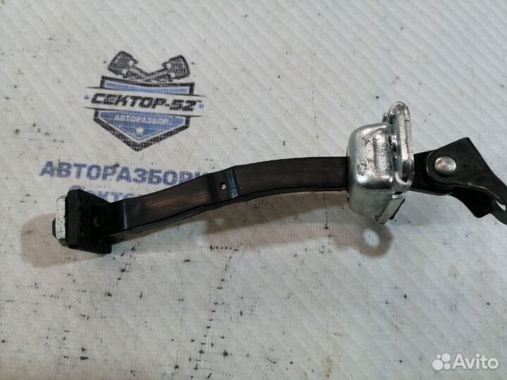 Ограничитель двери передний пра Hyundai Santa Fe 2