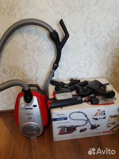 Пылесос с контейнером для пыли Bosch