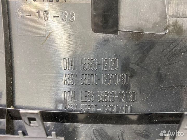 Накладка на центральную консоль (торпеды) Toyota