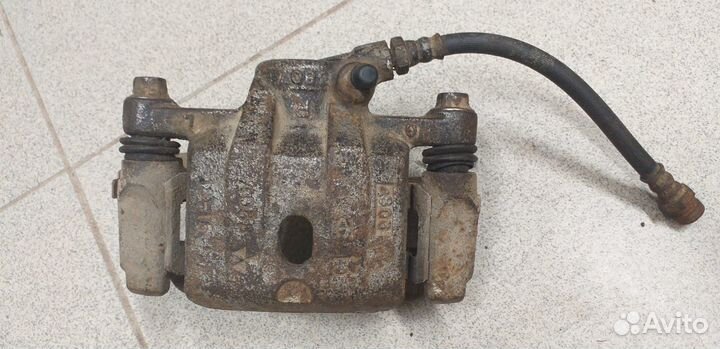 Суппорт Mitsubishi Delica, правый задний