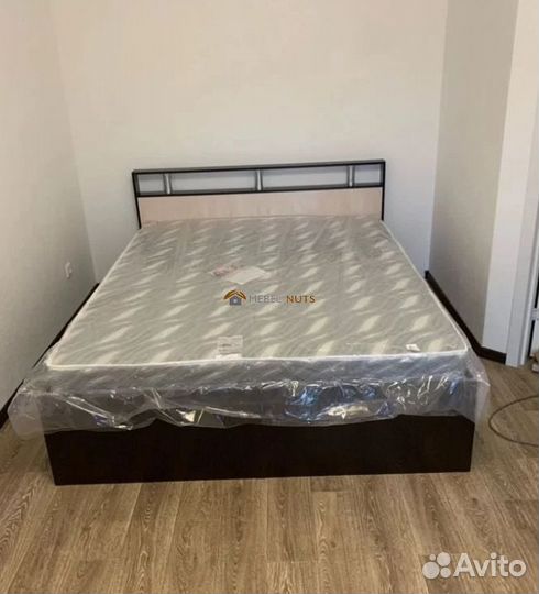 Кровать двуспальная