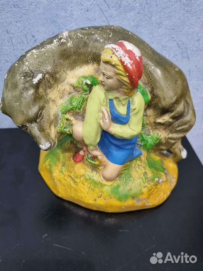 Статуэтки гипсовая, фарфоровые, стеклянные