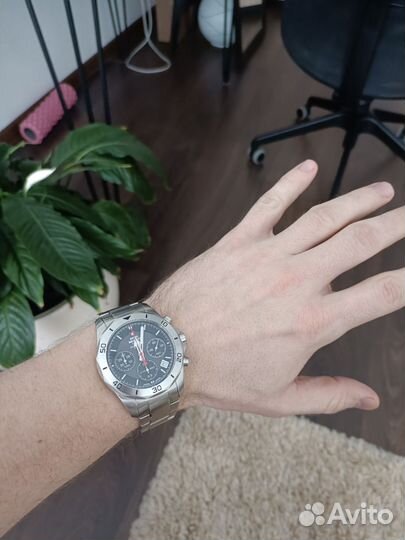 Швейцарские часы swiss military на солнечной батар