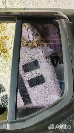 Стекло двери задней левой форточка Nissan Navara 2
