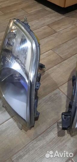 Фары Toyota Vitz