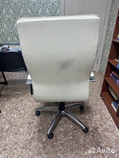 Офисное кресло