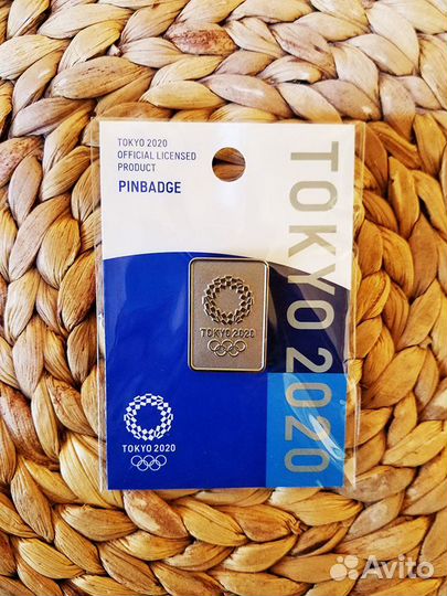 Значок с символикой Олимпиады 2020 Япония
