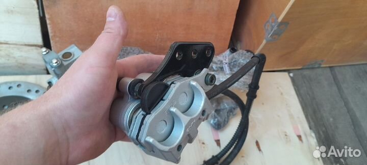 Комплект задних дисковых тормозов на скутер