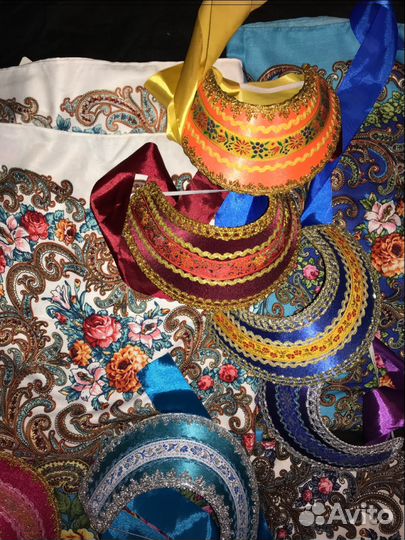 Масленица. Кокошники с цветастыми платками