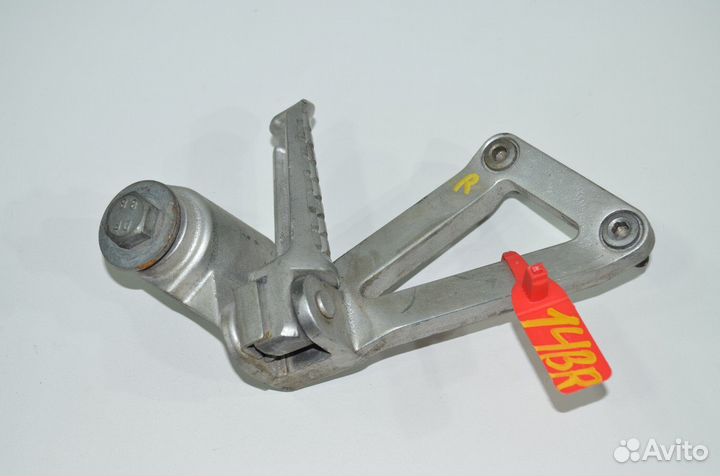 Подножка пассажира правая Kawasaki ZX-9R ZX900B