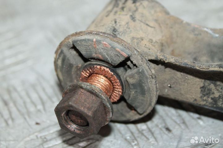 Рычаг задний правый верхний Toyota Mark 90 100