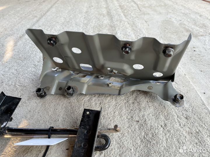 Полка под аккумулятор Mitsubishi L200 5 2018 г