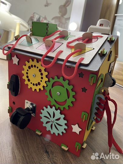 Бизиборд домик