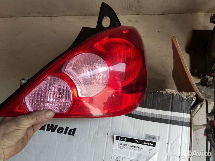 Задние фонари на nissan Tiida