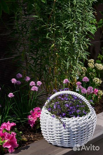 Корзина из искусственного ротанга